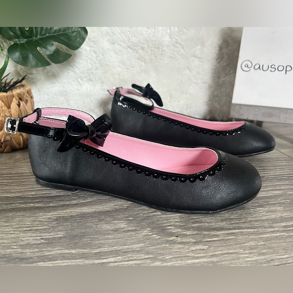 Demonia star-27 ankle strap flat with studded bow and scalloped detail. Size 5 - Picture 3 of 11